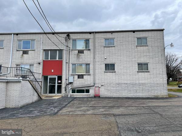 215 W 4TH ST #4, Quarryville, PA 17566