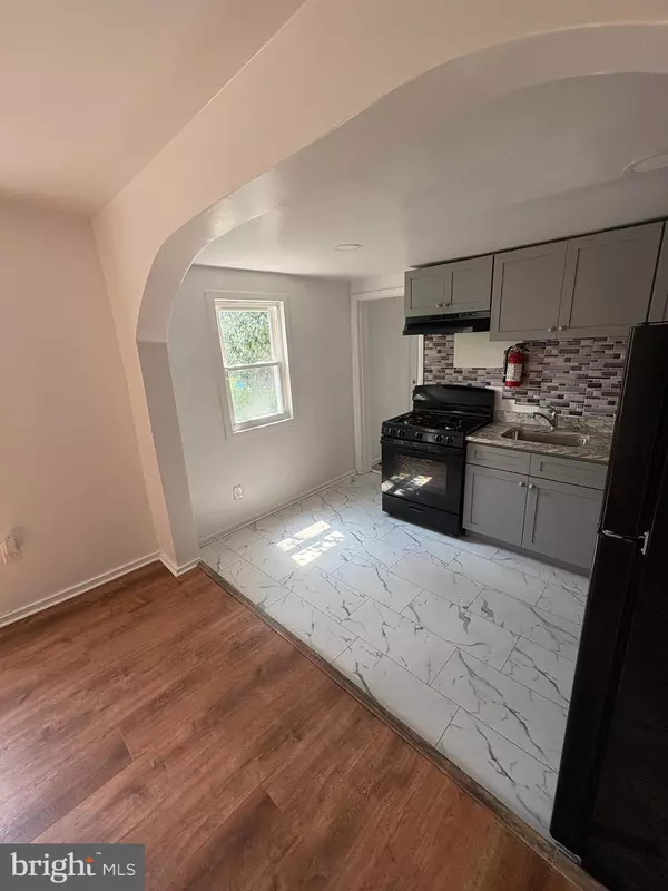 2411 WAYNE AVE, Camden, NJ 08105