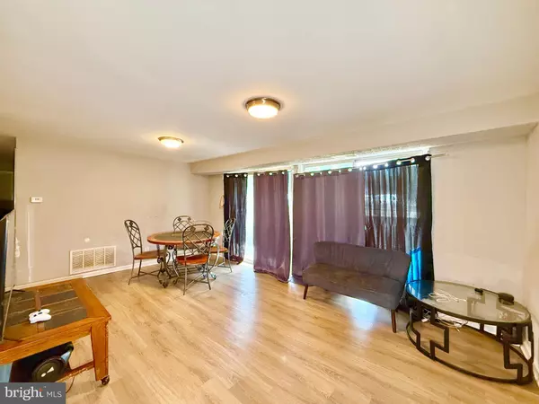 Sicklerville, NJ 08081,182 KENWOOD DR