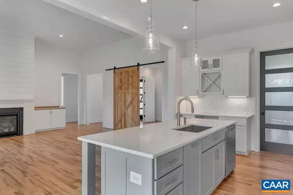 Charlottesville, VA 22911,3082 STONY POINT RD