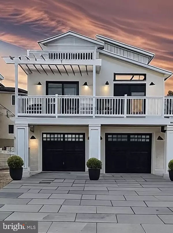 Surf City, NJ 08008,210 N 14TH ST