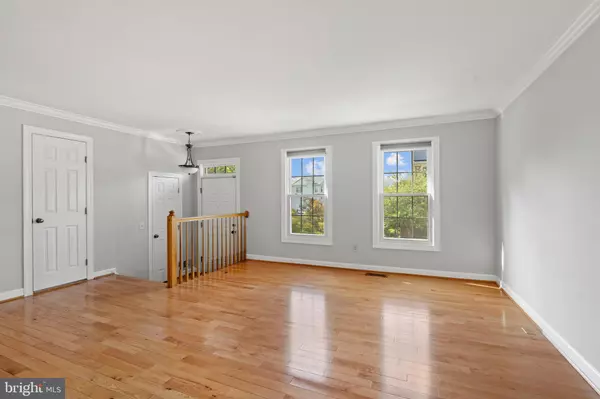 Fairfax, VA 22033,12797 DOGWOOD HILLS LN