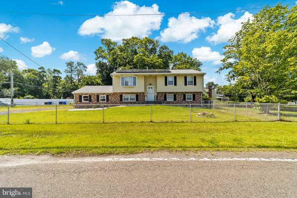 410 LEWISTOWN RD, Columbus, NJ 08022