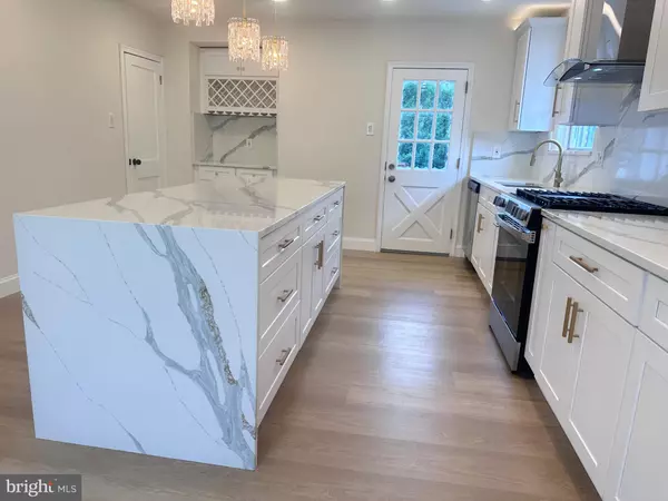 Philadelphia, PA 19111,921 UNRUH AVE