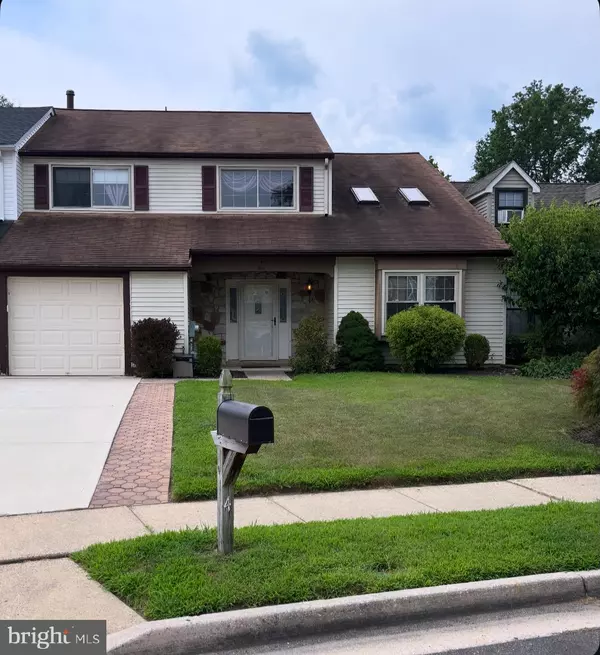 4 IRONGATE DR, Voorhees, NJ 08043
