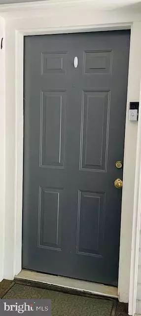 Rockville, MD 20850,10010 VANDERBILT CIR #11-9