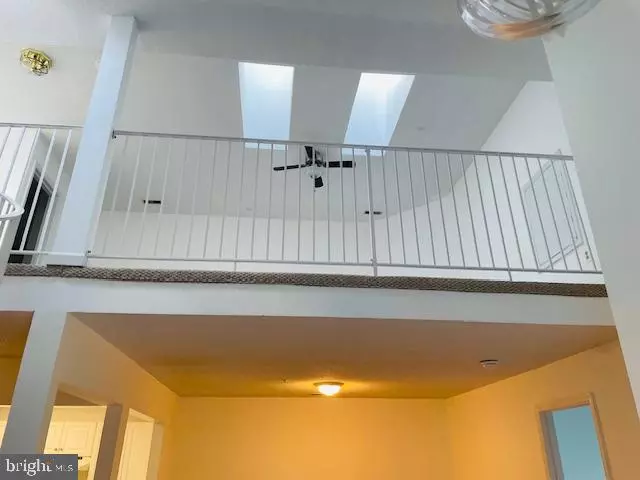 Rockville, MD 20850,10010 VANDERBILT CIR #11-9