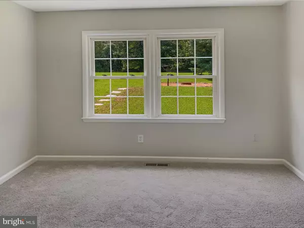 Nokesville, VA 20181,11094 ROUND HILL DR