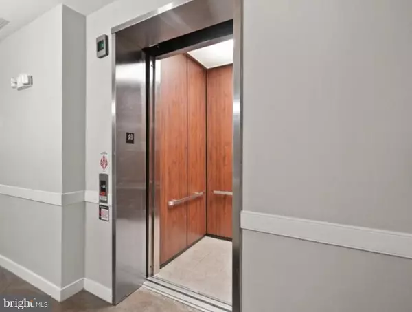 Herndon, VA 20171,12956 CENTRE PARK CIR #417