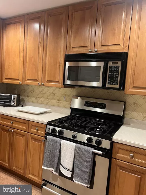 Reston, VA 20190,11775 STRATFORD HOUSE PL #404