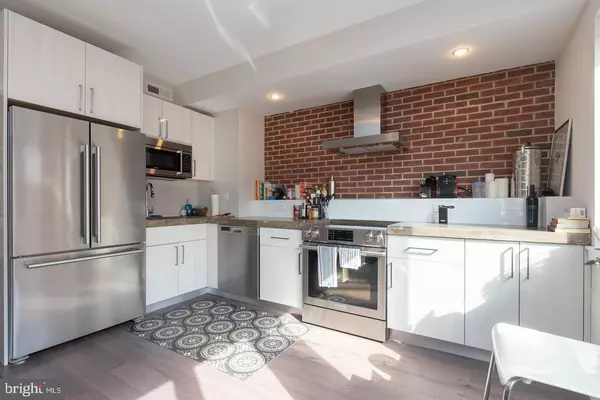 Philadelphia, PA 19123,938 NEW MARKET #100