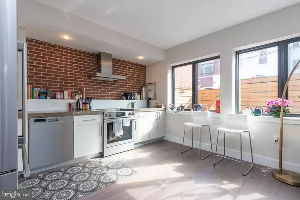 Philadelphia, PA 19123,938 NEW MARKET #100