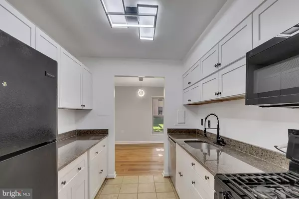 Alexandria, VA 22304,17 CANTERBURY SQ #103
