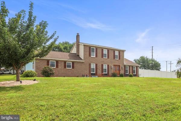 1601 RAINBOW CIR, York, PA 17408