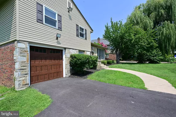 Glenside, PA 19038,446 TWICKENHAM RD