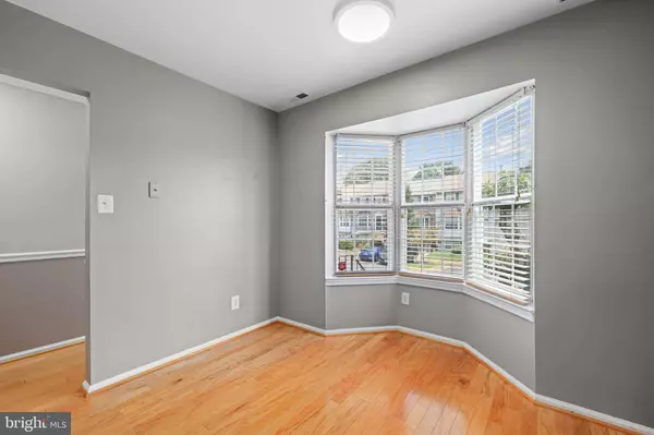 Chantilly, VA 20151,4180 PLEASANT MEADOW CT #104A