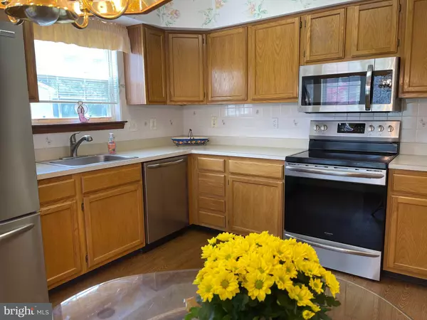 Mount Laurel, NJ 08054,7 BUTTONBUSH CT