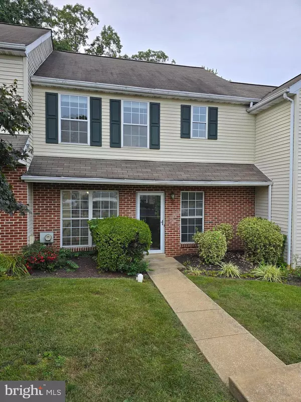 73 VILLAGE DR, Schwenksville, PA 19473