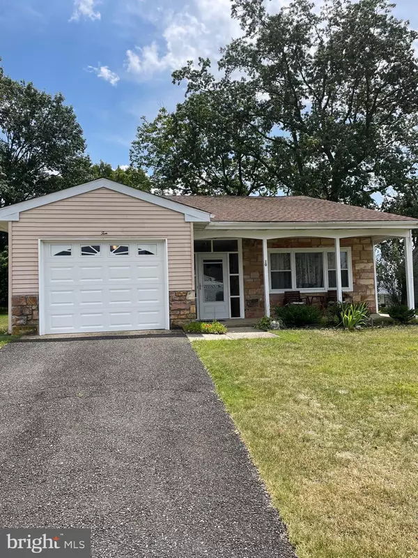 10 FARRINGTON CT, Southampton, NJ 08088