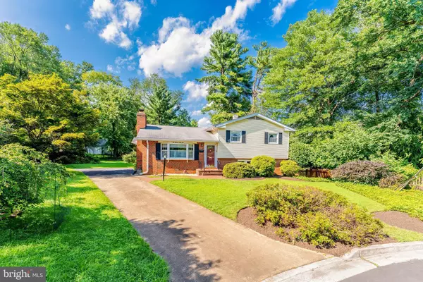 Vienna, VA 22180,242 HILLSIDE CIR SW