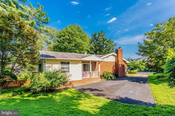 Vienna, VA 22180,242 HILLSIDE CIR SW