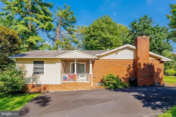 Vienna, VA 22180,242 HILLSIDE CIR SW