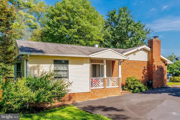 Vienna, VA 22180,242 HILLSIDE CIR SW
