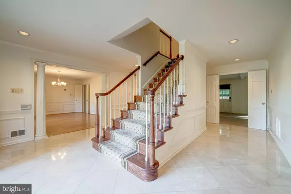 Mclean, VA 22101,6209 STONEHAM LN