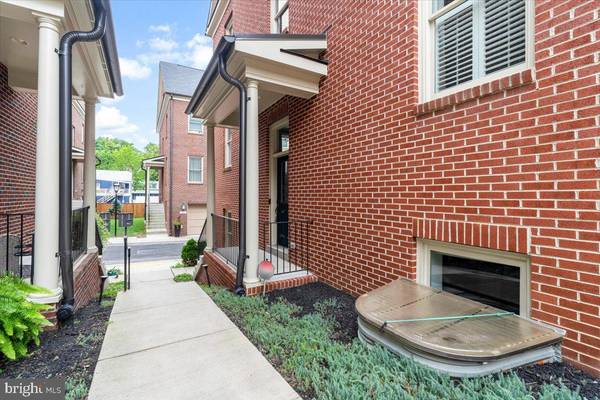 Frederick, MD 21701,42 MAXWELL SQ #32