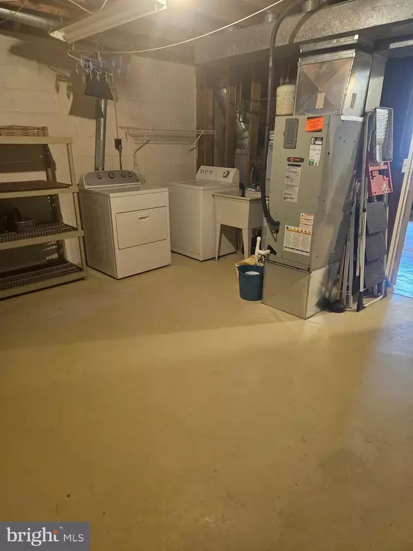Baltimore, MD 21237,8806 PENNSBURY PL