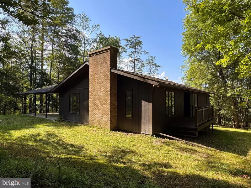 11078 CARRIAGE HILL RD, Huntingdon, PA 16652