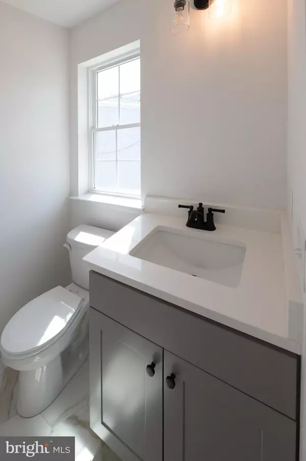 Emmaus, PA 18049,560 LONG ST #3