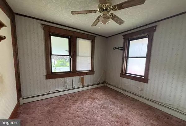 Beverly, NJ 08010,526 MANOR RD