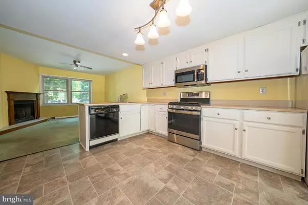 Wayne, PA 19087,102 BEACON SQ