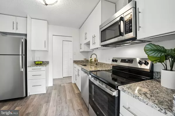 Falls Church, VA 22043,2311 PIMMIT DR #106