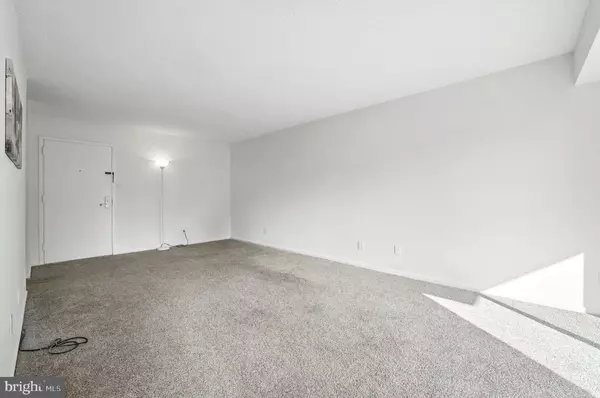 Falls Church, VA 22043,2311 PIMMIT DR #106