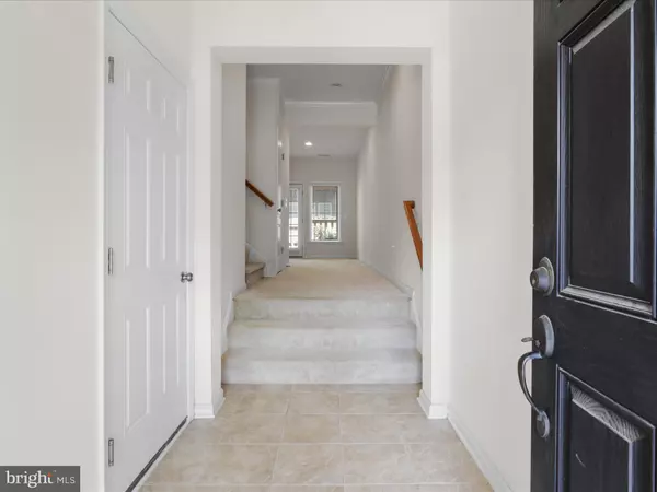 Ashburn, VA 20147,43381 RICKENBACKER SQ