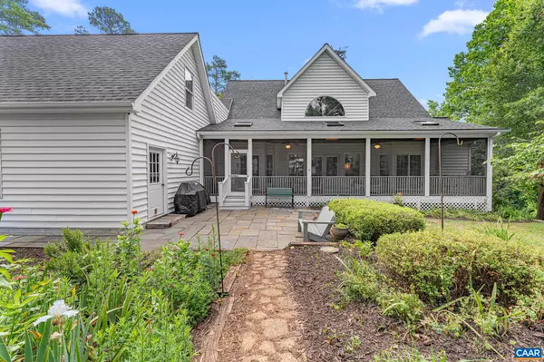 690 PAGE ST, Scottsville, VA 24590