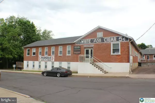 214 S 4TH ST #2B, Perkasie, PA 18944