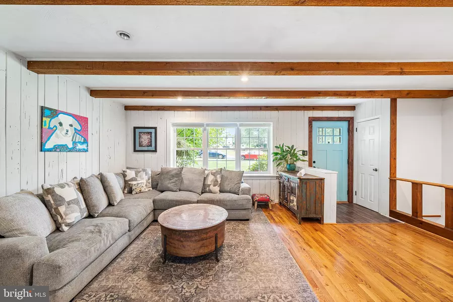 74 SUNSET DR, New Hope, PA 18938