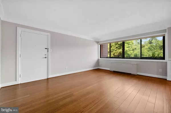 Arlington, VA 22204,1525 S GEORGE MASON DR S #20