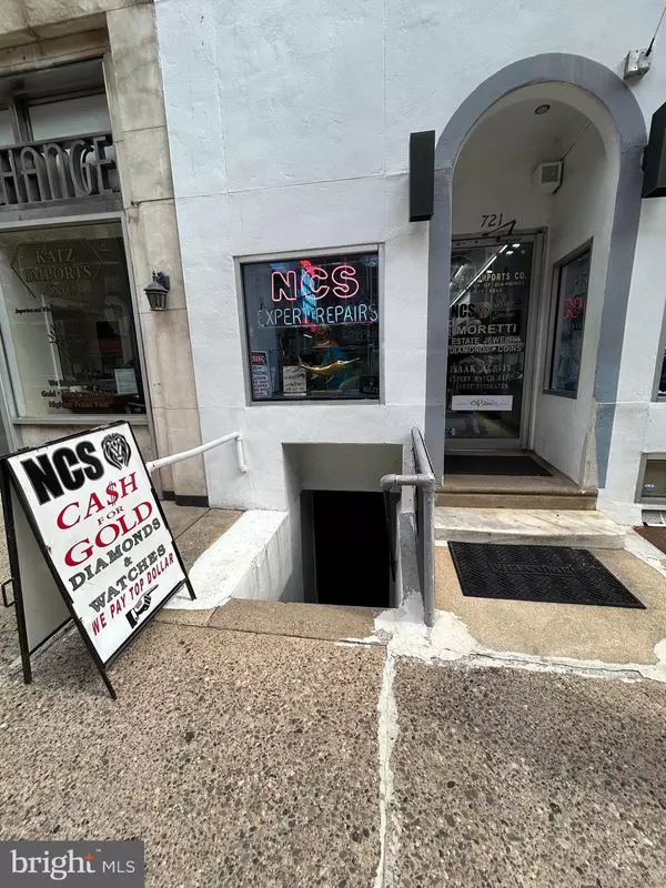 Philadelphia, PA 19106,721 SANSOM ST #1A