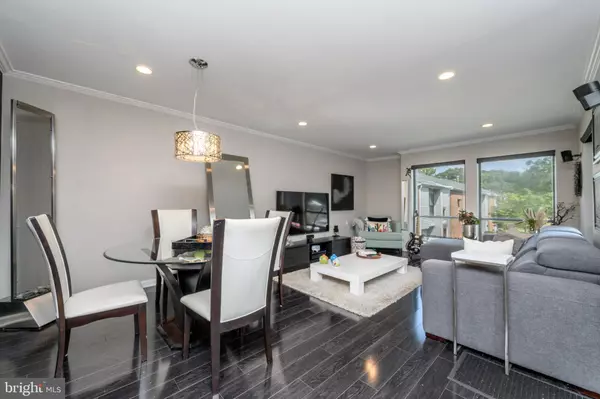 East Windsor, NJ 08520,1 LAKE DR #L