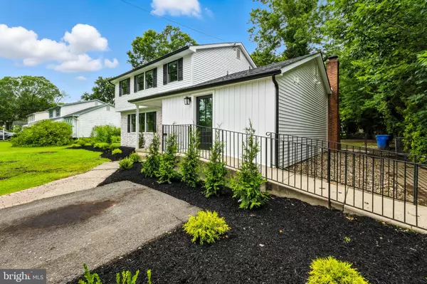 Cherry Hill, NJ 08003,22 E SPLIT ROCK DR