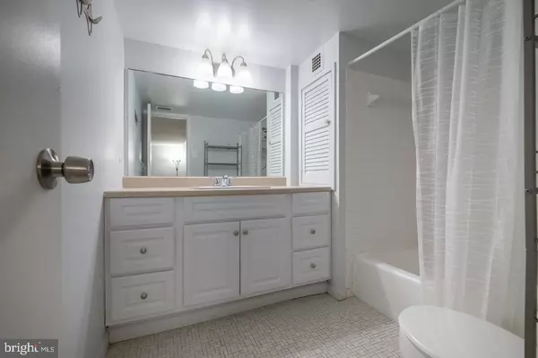 Alexandria, VA 22303,2525 HUNTINGTON AVE #18