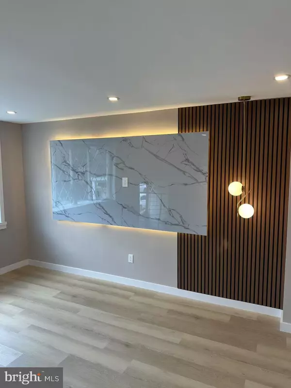 Philadelphia, PA 19154,4374 DEERPATH LN