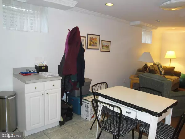 Arlington, VA 22202,1034 17TH ST S #B