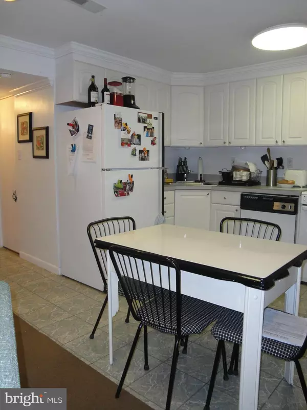 Arlington, VA 22202,1034 17TH ST S #B