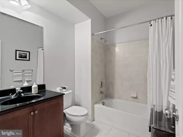 Chantilly, VA 20152,43080 CENTER ST