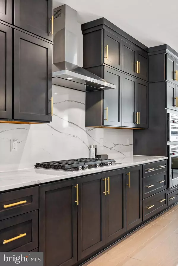 Mclean, VA 22102,7402 BACKETT WOOD TER #806